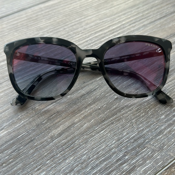 Prada sunglasses - Picture 5 of 5